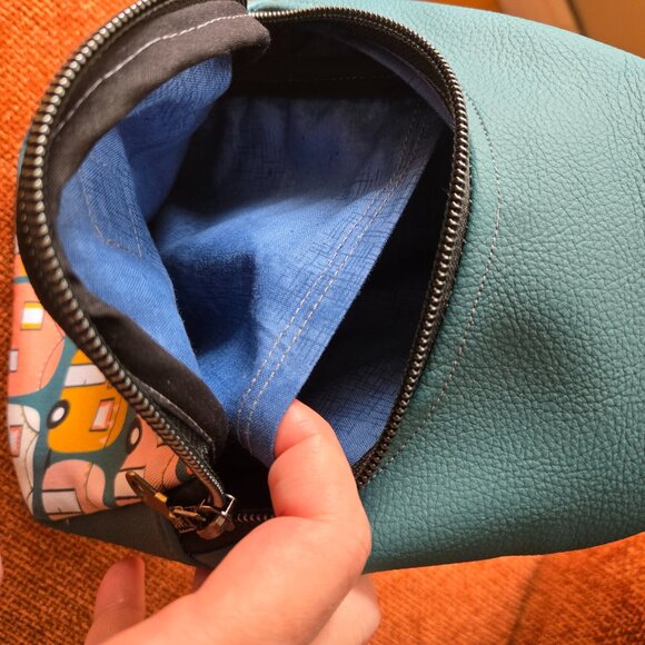 SLING BAG - unisex - retro 'boler trailer' pattern and vinyl - NEW without tags - Picture 4 of 4